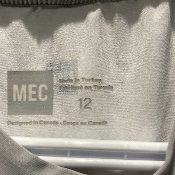 MEC Mountain Equipment Company boys size 12 short sleeve rash guard sun/swim top - Picture 5 of 5